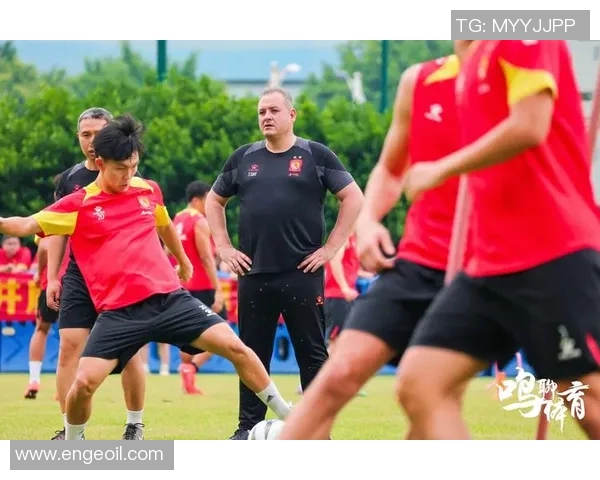 戴伟浚中场调度助力球队攻防转换提升整体战术水平 戴伟浚中场调度助力球队攻防转换提升整体战术水平