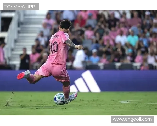 布冯传奇告别赛:梅西梅开二度,致敬与其并肩作战 布冯传奇告别赛:梅西梅开二度,致敬与其并肩作战